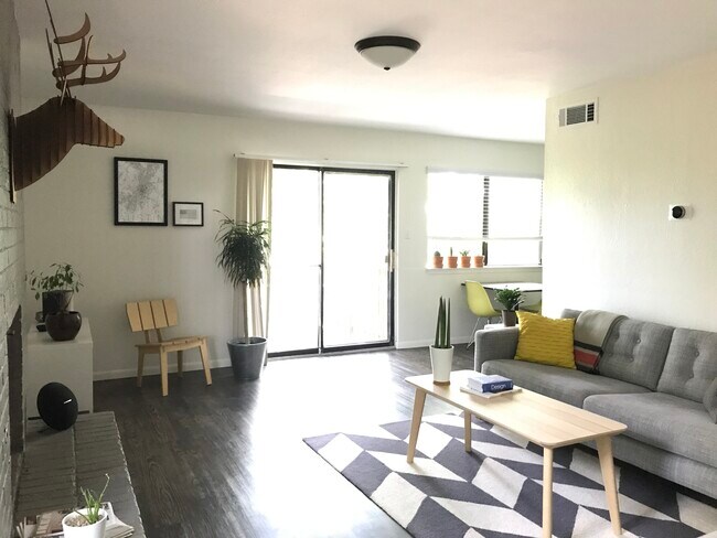 Building Photo - 600 Ramble Lane