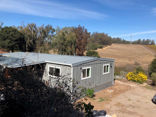 Building Photo - 3 Bedroom Home in the country