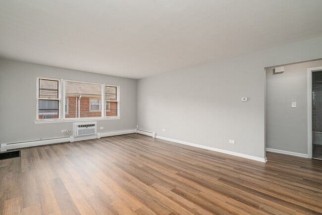 Interior Photo - 34-42 Waiola Apartments