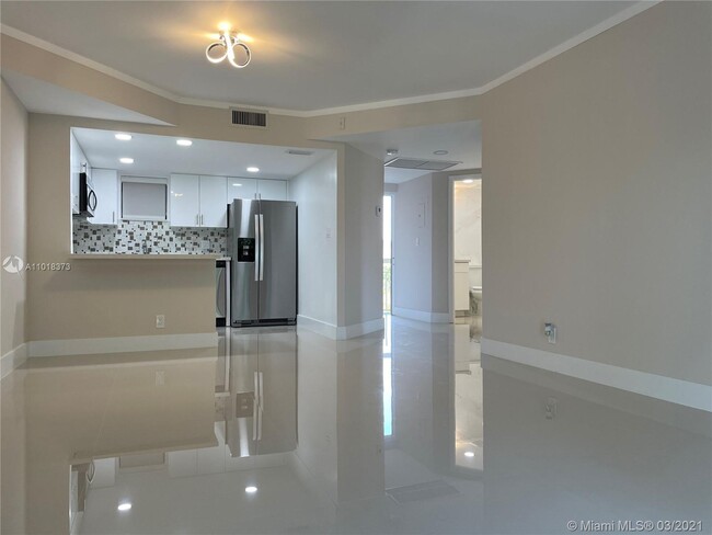 Building Photo - 8290 Lake Dr