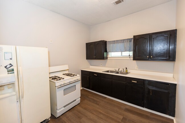 Building Photo - 993 Oakview St