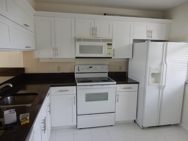 Building Photo - 3520 Whitehall Dr