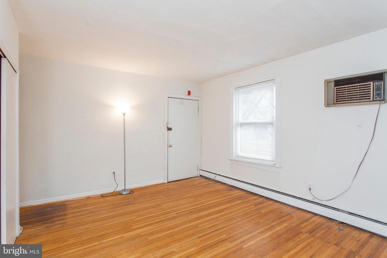 Primary Photo - 1819 Pine St
