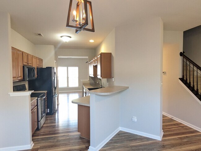 Foto del edificio - Townhome Close to I-485 and Shopping/Restaraunts