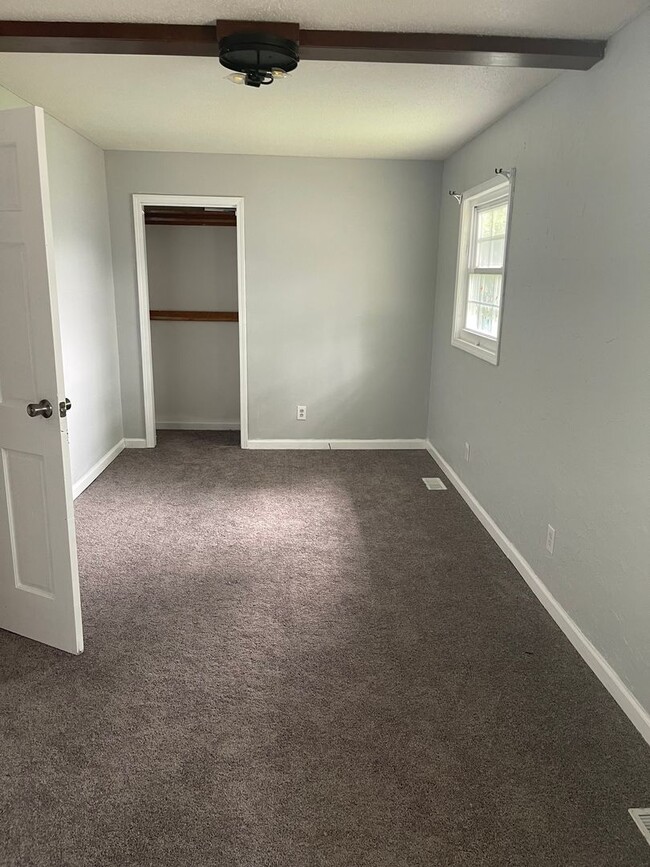 Foto del edificio - 3 bed 1.5 bath 1500