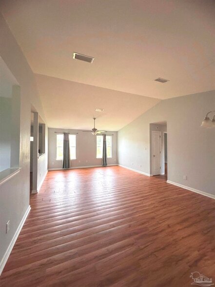 Foto del edificio - 4608 Centerpointe Dr