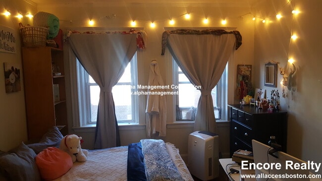 Building Photo - 163 Summer St