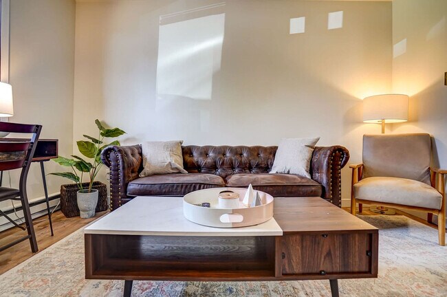 Foto del edificio - 1217 E Wilson St