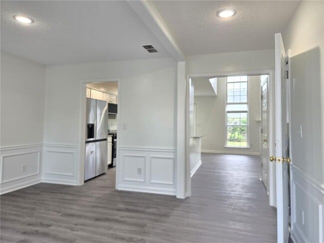 Foto del edificio - 4010 Ridgefair Dr