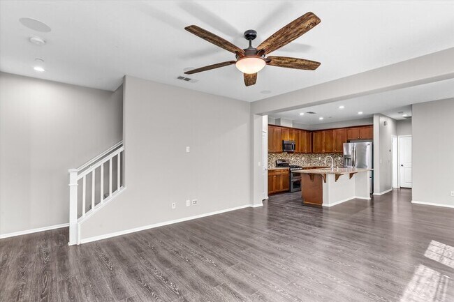 Building Photo - 2215 Antonio Dr