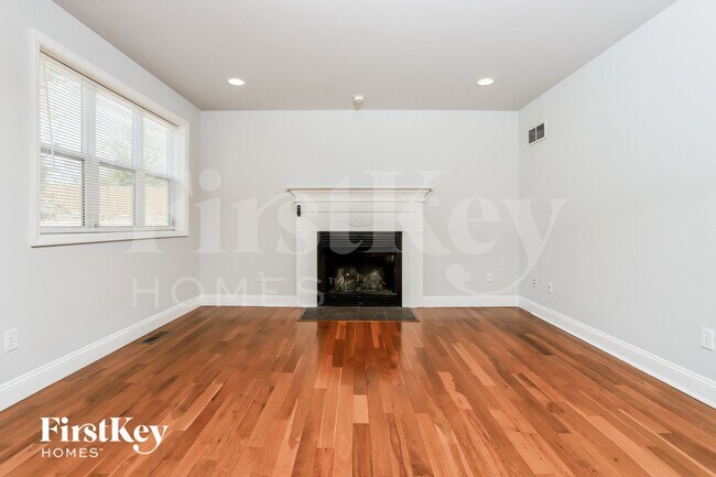 Building Photo - 207 Lithia Ave