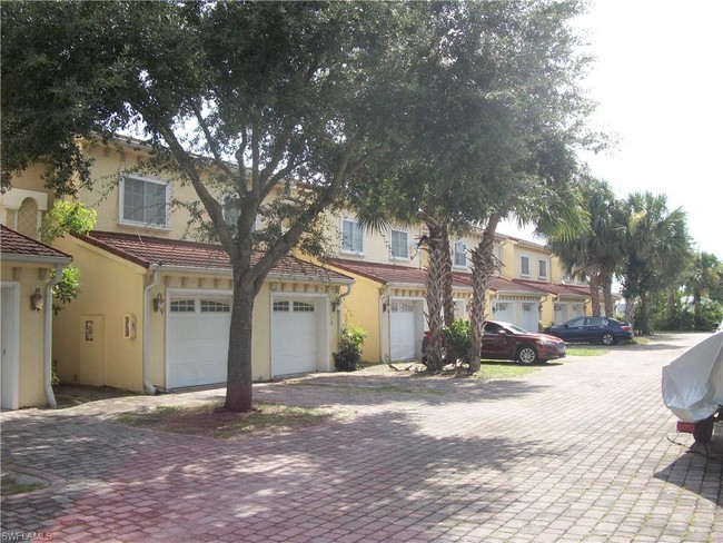 Building Photo - 835 Concordia Ave