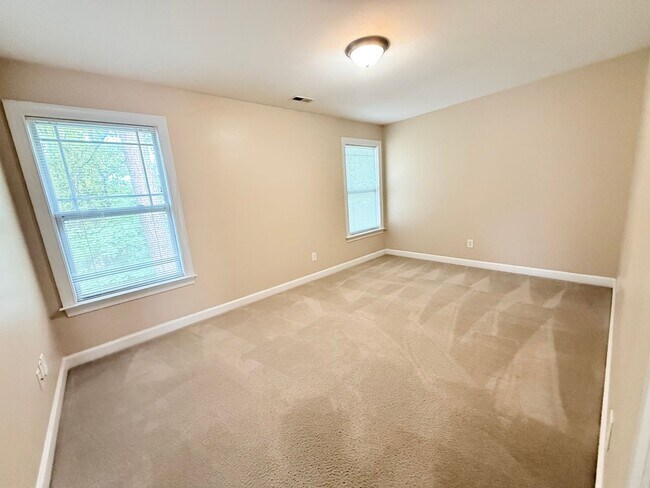Foto del edificio - 4073 Landover Ln