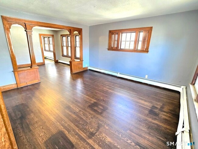 Building Photo - 70 Monroe St