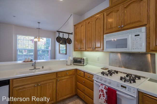 Building Photo - 2 br, 2.5 bath  - 757 Lawrence Drive