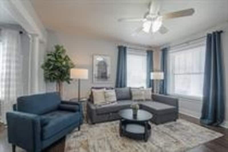 Foto principal - 3835 Central St
