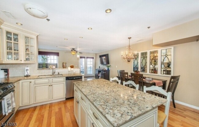 Foto del edificio - 20 S Midland Ave