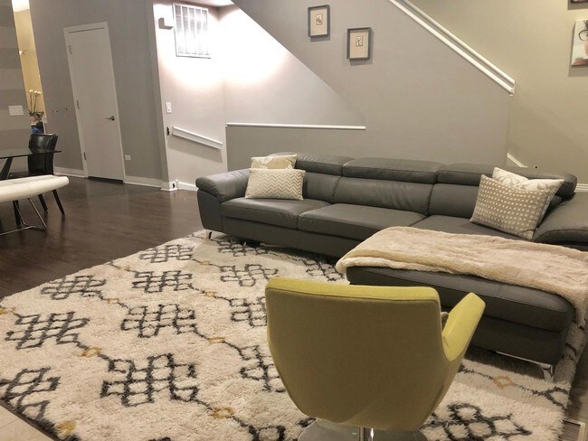 Living Area - Level 2 - 1117 W Monroe St
