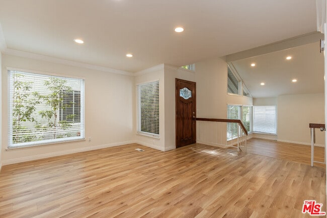 Building Photo - 10227 Autumn Leaf Cir