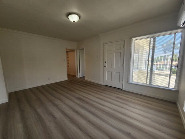 Building Photo - 1534 Meadowbrook Ave