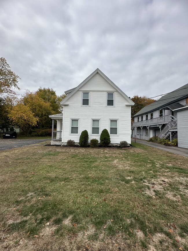 Building Photo - 17 Central St