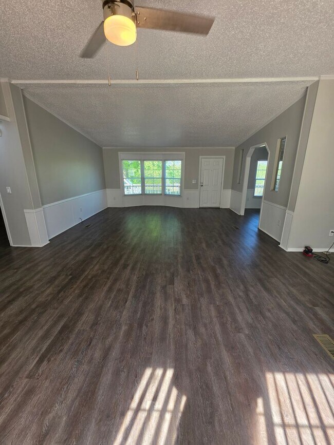 Foto del edificio - 3 bedrooms 2 baths