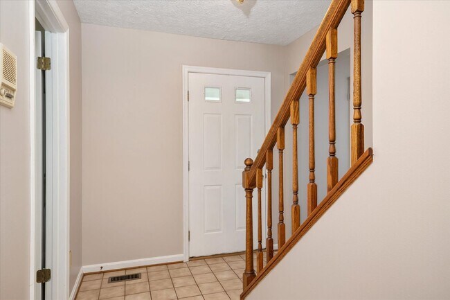 Building Photo - Charming Colonial in Elmhurst Station