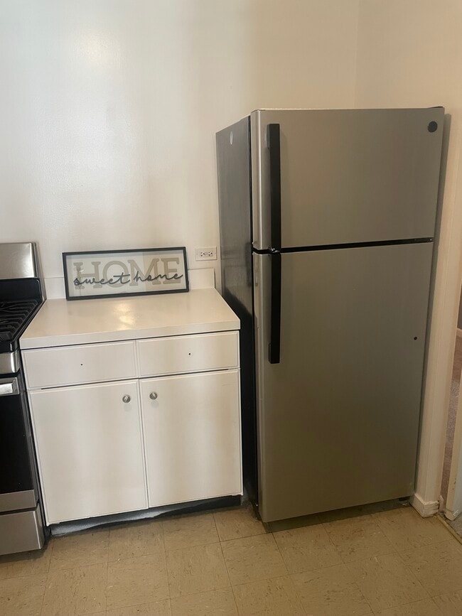 Kitchen - 6700 S South Shore Dr