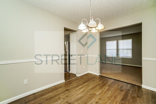 Building Photo - REDUCED!
