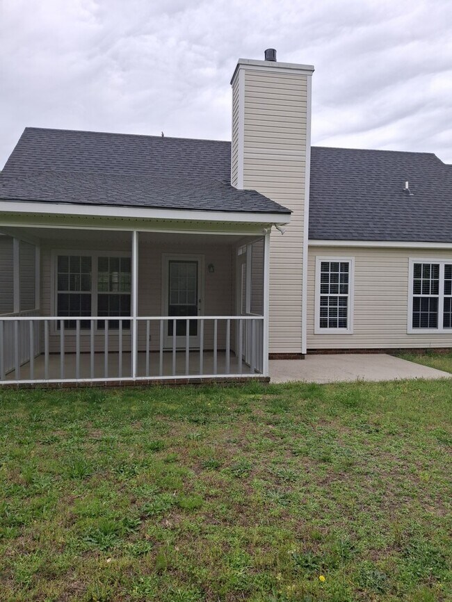 Foto del edificio - Recenlty Remoduled 3 bedroom 2 Bath