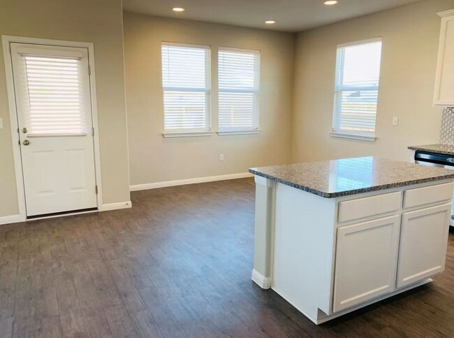 Building Photo - 6205 Mary Lewis Dr