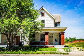 Building Photo - 2207 S Walnut St