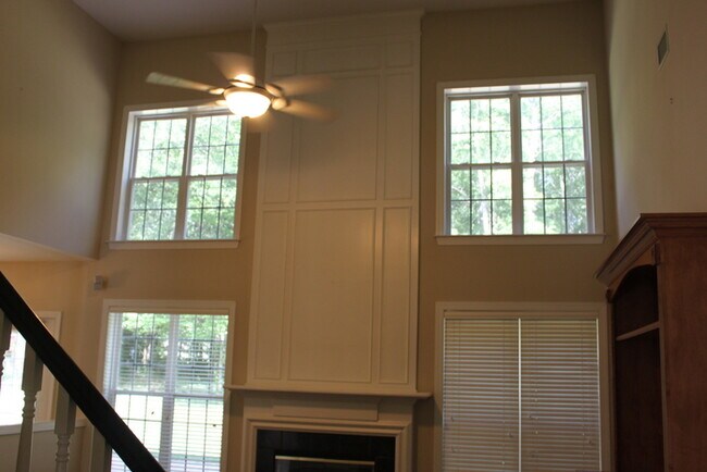 Building Photo - Stunning 4BR/bonus 3 car garage in Ballantyne