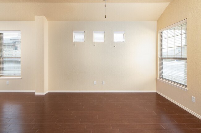 Foto del edificio - Beautiful 3 bedroom Luxury Duplex, New Bra...