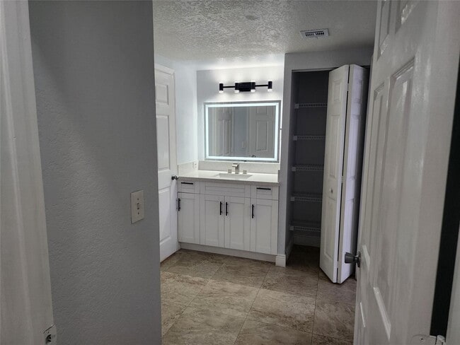 Building Photo - 2549 Centergate Dr