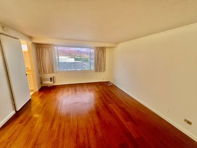 Foto del edificio - Five Regents/1 BD/1 BA/1 PK