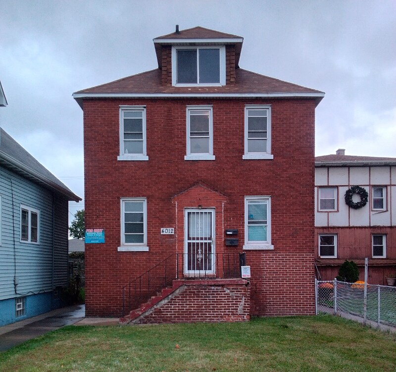 Primary Photo - 4012 Deodar St