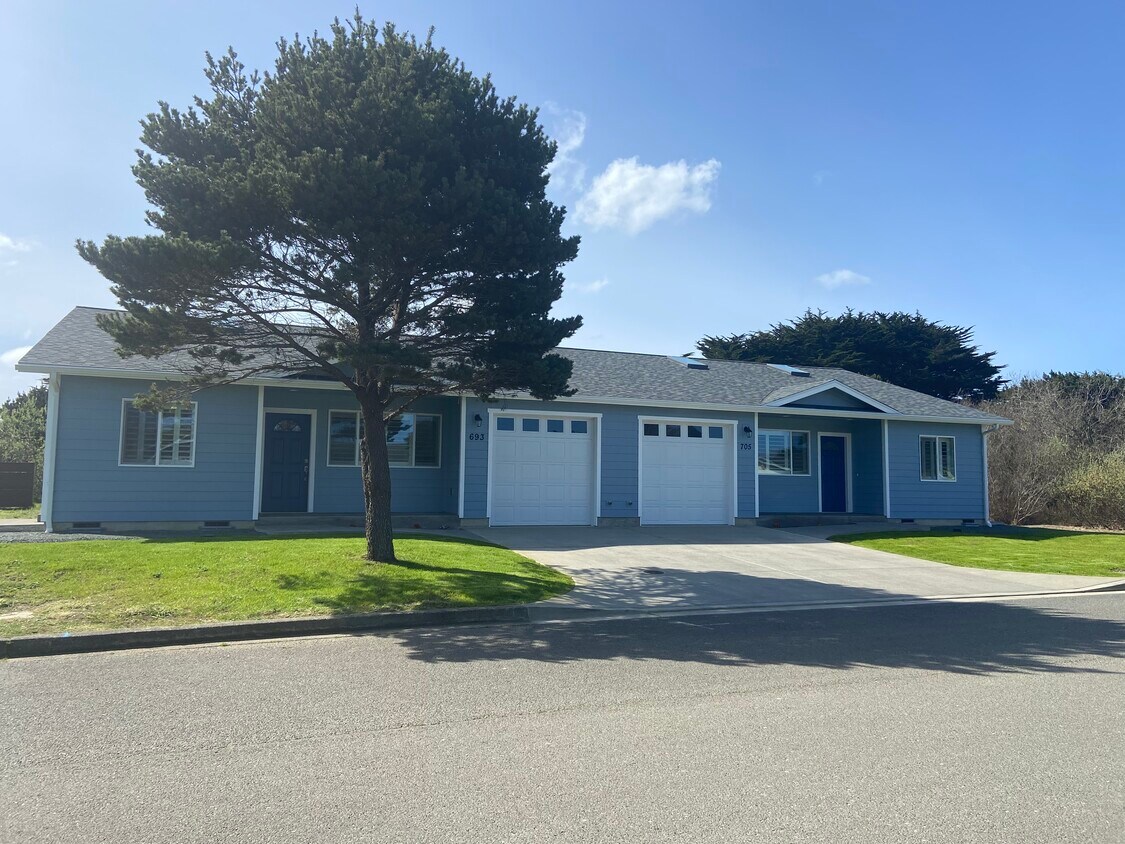 Foto principal - 693 12th Ct SW