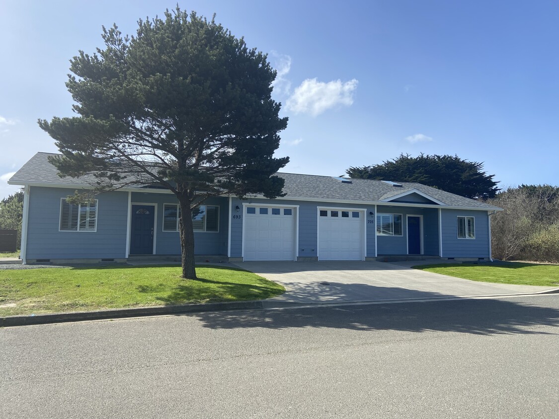 Primary Photo - 693 12th Ct SW