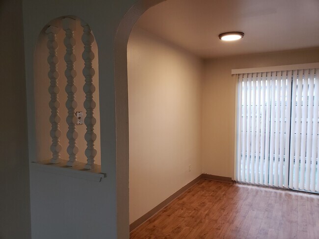 Foto del edificio - 2 Bedroom and 1 Bath Duplex