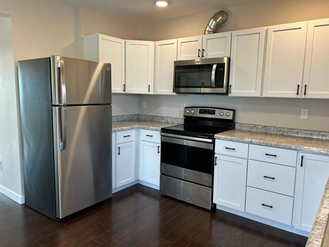 Building Photo - 1638 B Ave NE