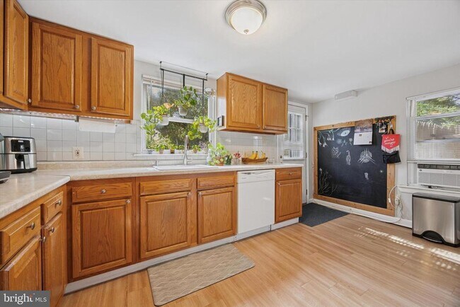 Foto del edificio - 213 Greenfield Ave