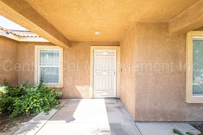Building Photo - 4 Bedroom/2 Bath Home with Solar - $2695 p...
