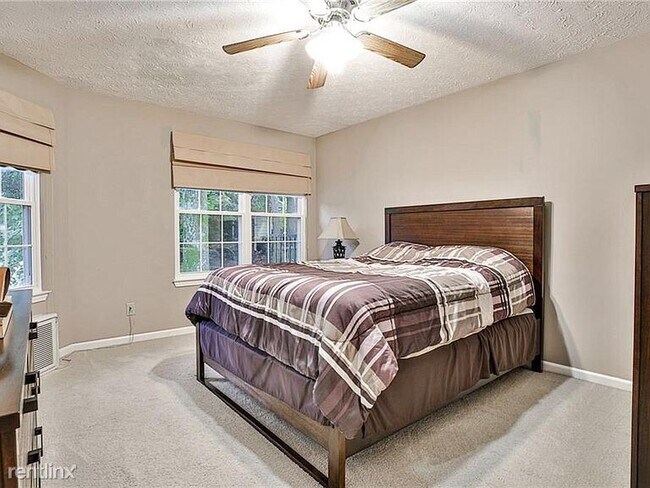 Foto del edificio - 2 br, 2.5 bath Townhome - 4859 Wuthering Way