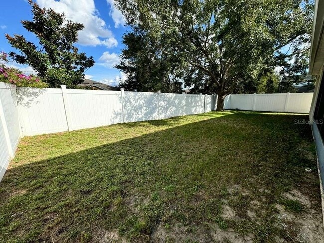 Building Photo - 221 Tower View Dr E