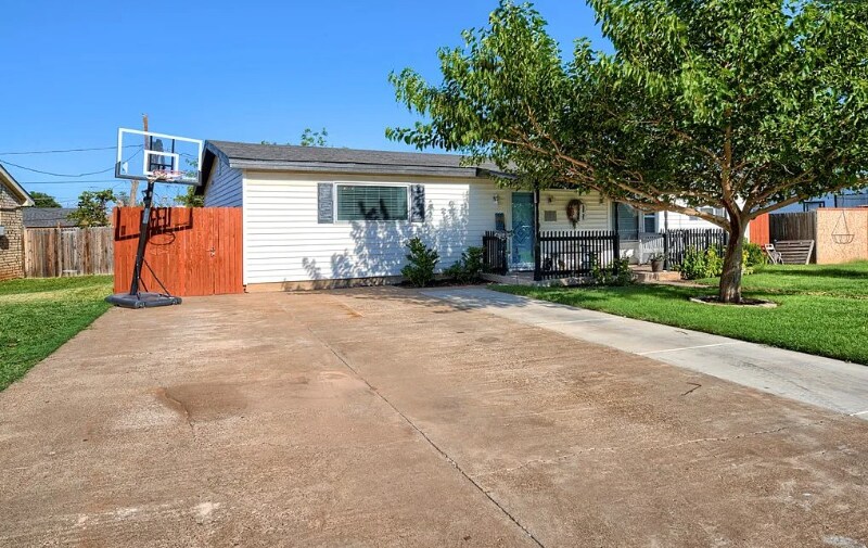 Primary Photo - 603 Raymond Rd