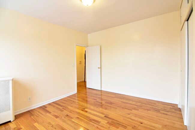 Building Photo - 450 W 162nd St