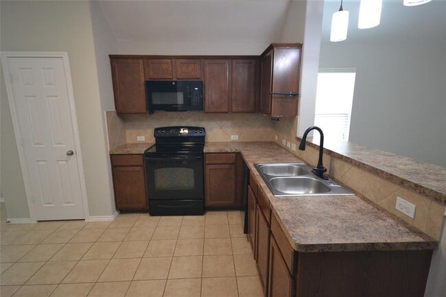 Building Photo - 228 Falcon Ln