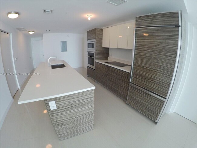Foto del edificio - 460 NE 28th St