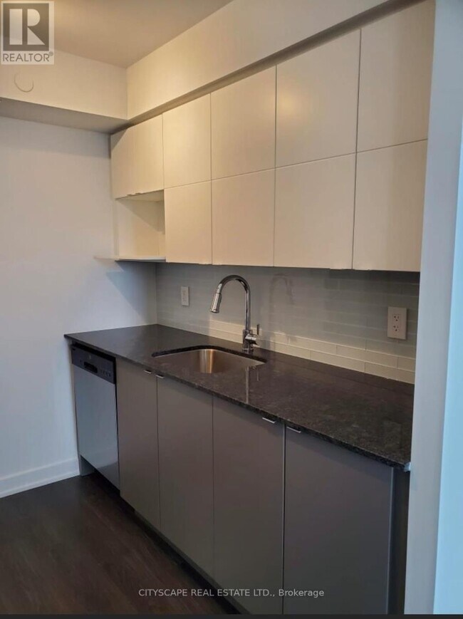Building Photo - 120-120 Varna Dr